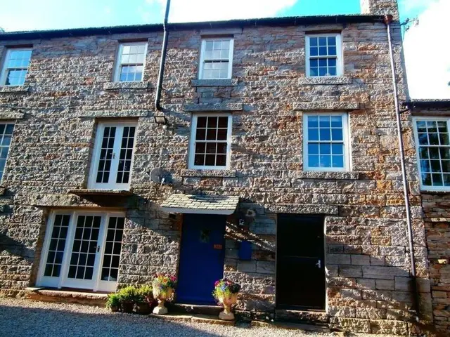 Riverside B & B