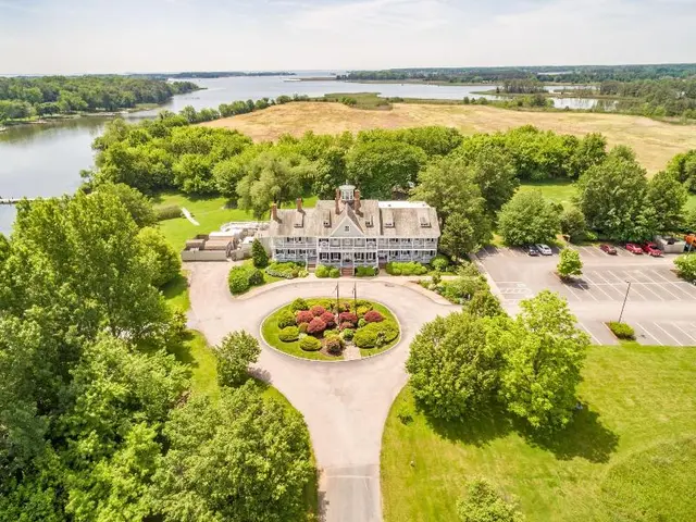 The Waterfront Historic Kent Manor Inn