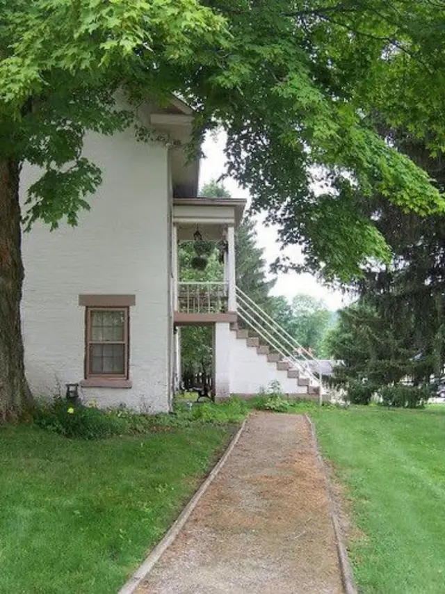 The Pines Of Dresden Bed And Breakfast