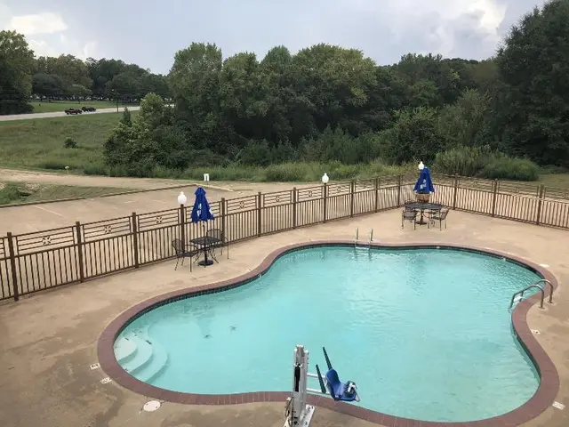 Weston Inn & Suites