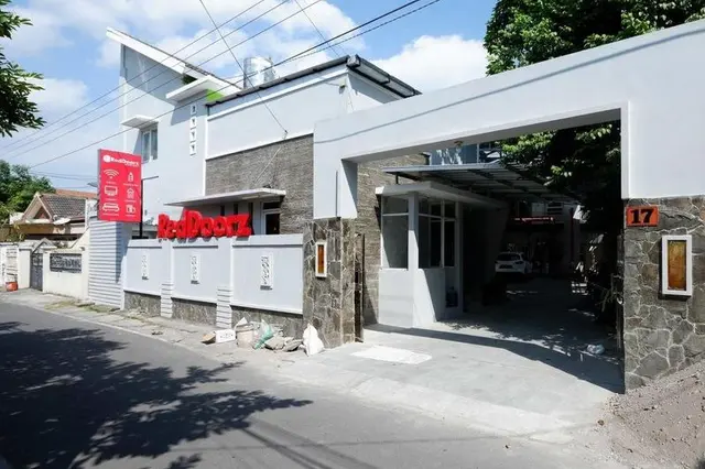 Formerly RedDoorz near Solo Square 3