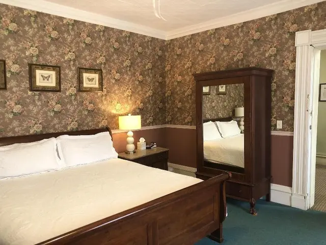 Rogues' Harbor Inn