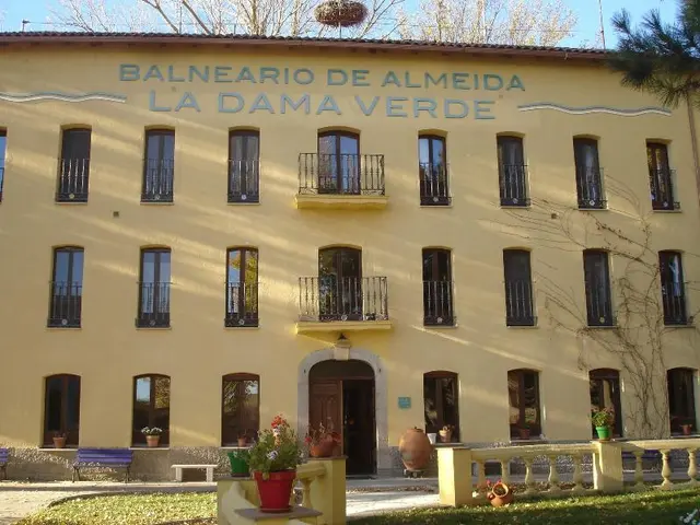 Balneario De Almeida La Dama Verde