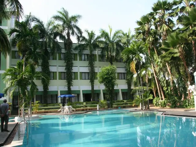 Hotel Parisutham