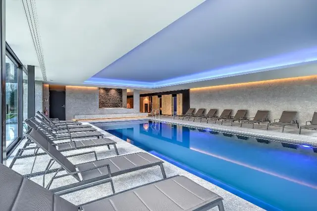 R Hotel Experiences
