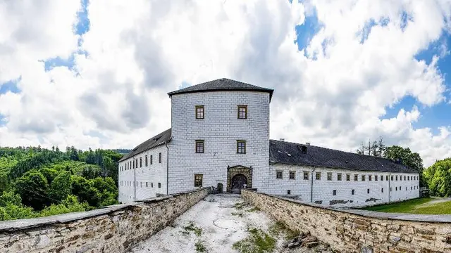 Chateau Goldenstein