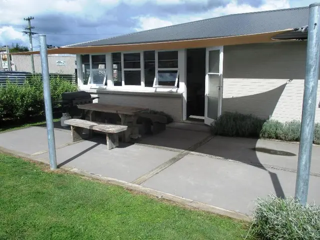Owls Nest Motel