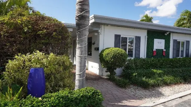 4145 By The Sea Inn Suites