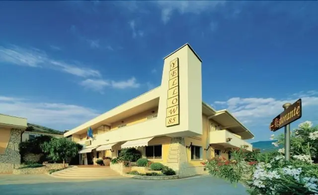 Yellow Park Hotel Restaurant