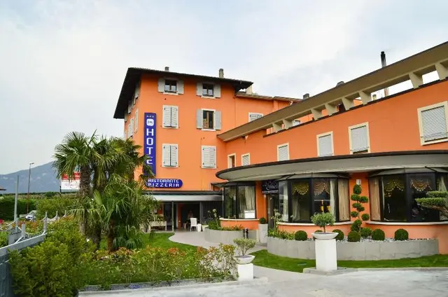 Hotel Shangri-La