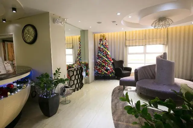 Queen Margarette Hotel - Downtown