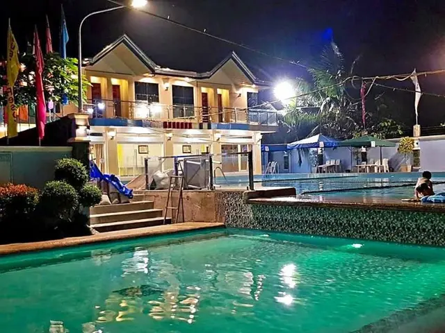 Eduardo's Resort