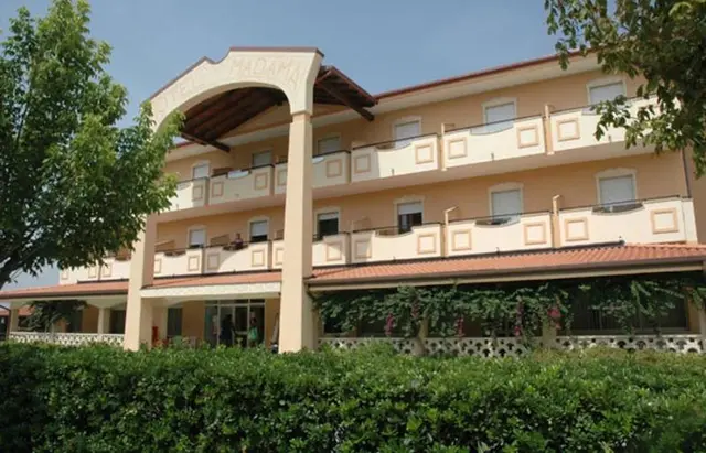 Madama Club Village