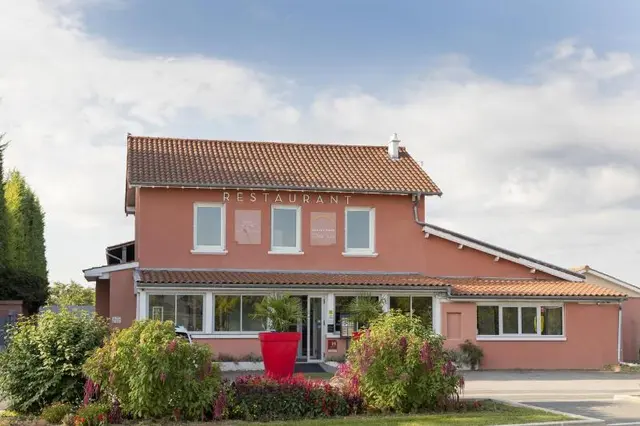 Hôtel les Pierres Dorées