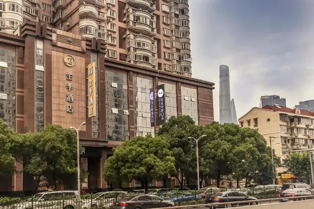 Ji Hotel Shanghai The Bund Town City God Templ