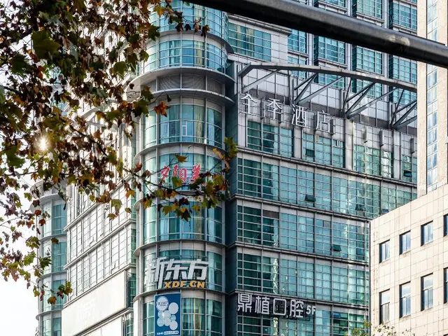 Ji Hotel (Shanghai Shangcheng Road Metro Station)