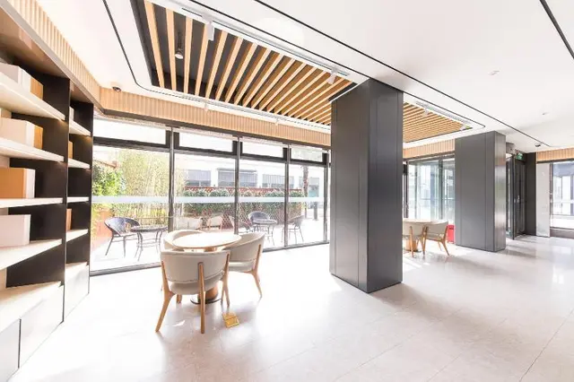 Ji Hotel (Shanghai Longbai Xincun Metro Station)