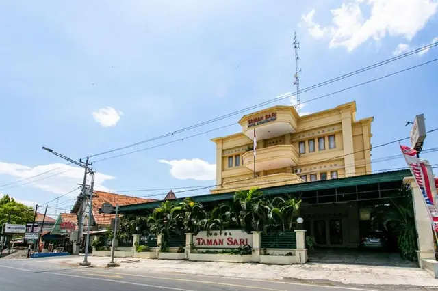 Formerly RedDoorz Plus near Alun Alun Karanganyar