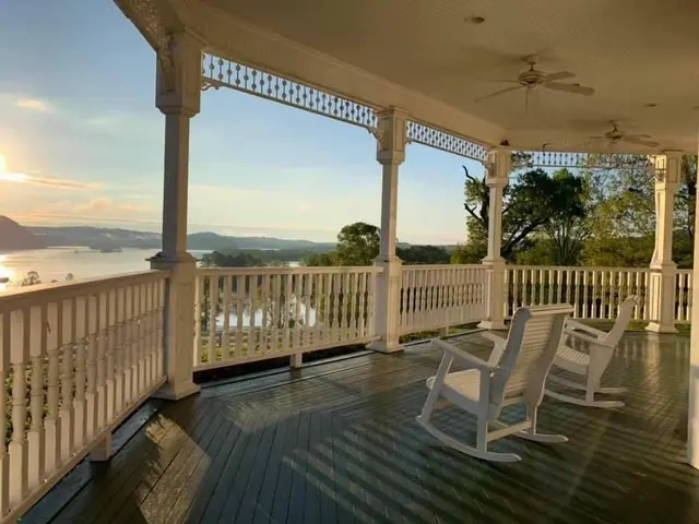 Whitestone Inn