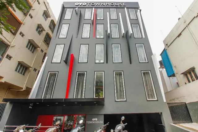 OYO Townhouse White Ridge 112