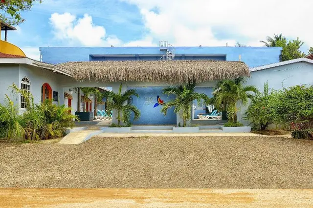 Parrot Cove Lodge