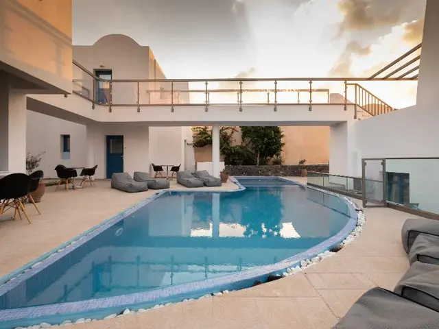 Tristhenia Hotel