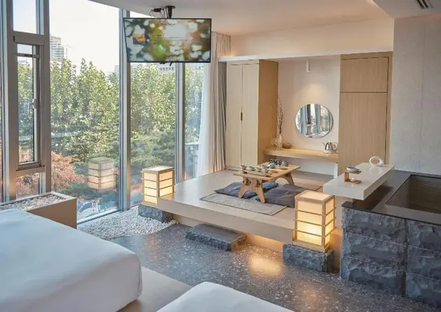Uh Suite The Seoul