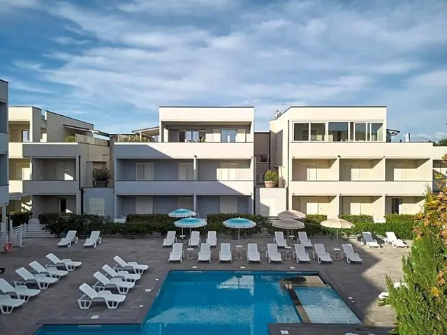 Golden Hotel & Apartments