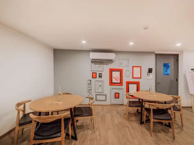 OYO Townhouse 101 Golf Course Road