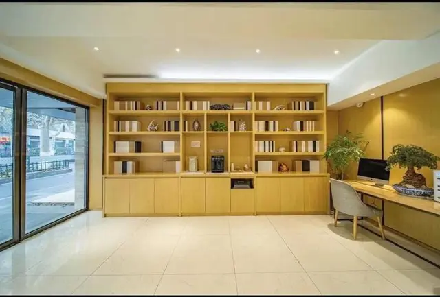Starway Hotel (Nanjing Mochou Lake)
