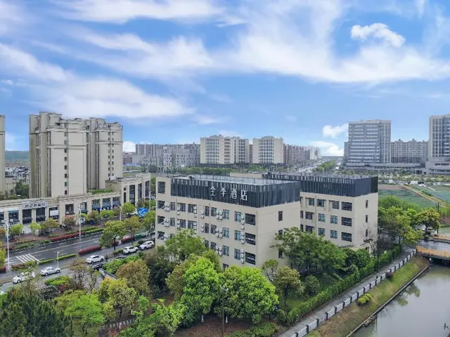 Ji Hotel (Shanghai Lingang New Town)