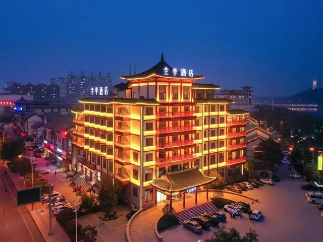 Ji Hotel (Linqu Longyun)