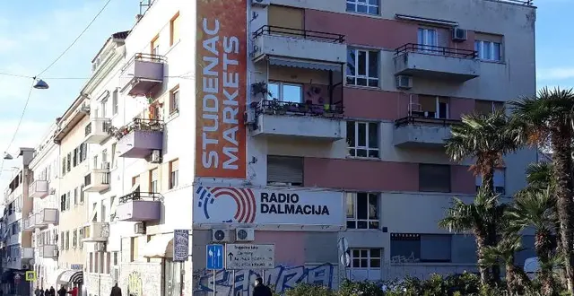 Central Split Apartments and Rooms Paese