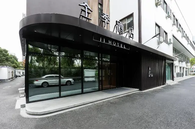 Ji Hotel Shanghai Xujiahui Caobao Road Subway Stat