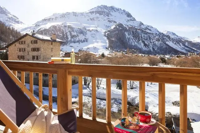 Hotel Ski Lodge