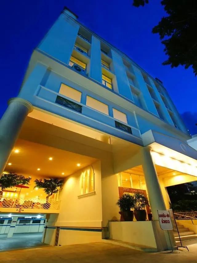 People Place Boutique in Town Hotel by ZUZU