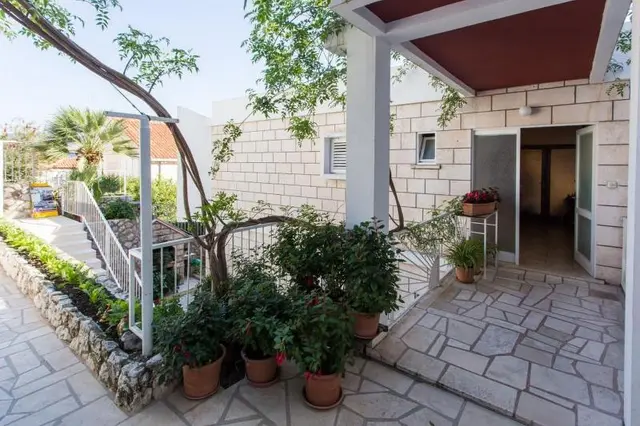 Guest House Raguz