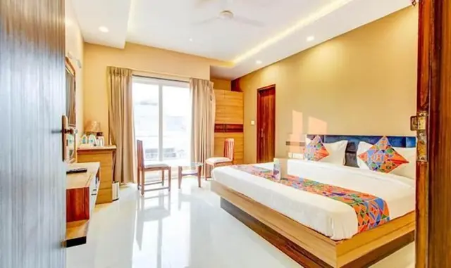 FabHotel 7th Crossing