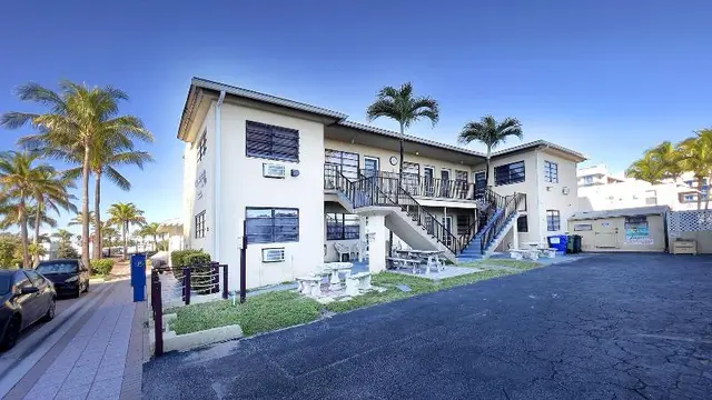 Tropic Isle Hotel and Apartment