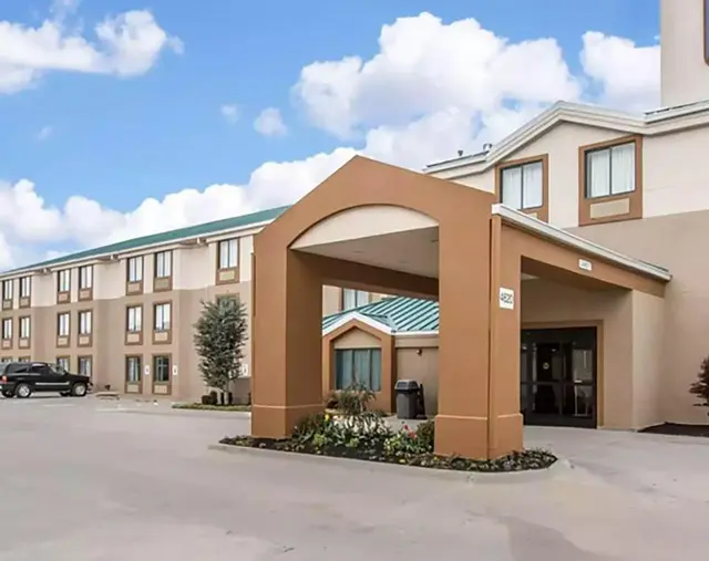 The Douillet by Demeure Hotels
