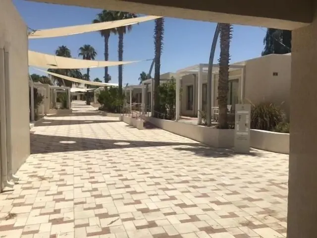 Desert Irus Hotel