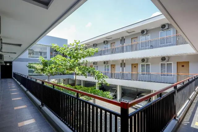 RedDoorz near Ahmad Yani Airport