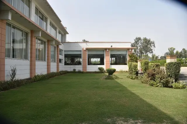 Udman Luxe Chattarpur