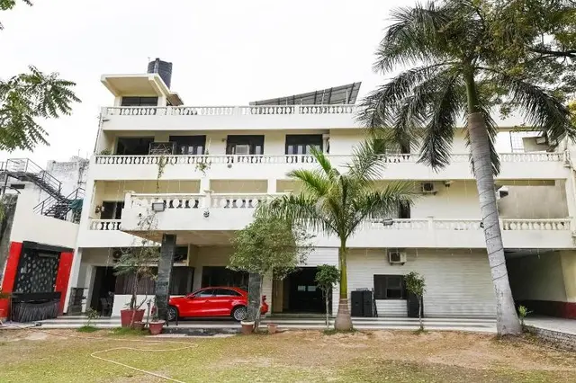Hotel Surpin Palace