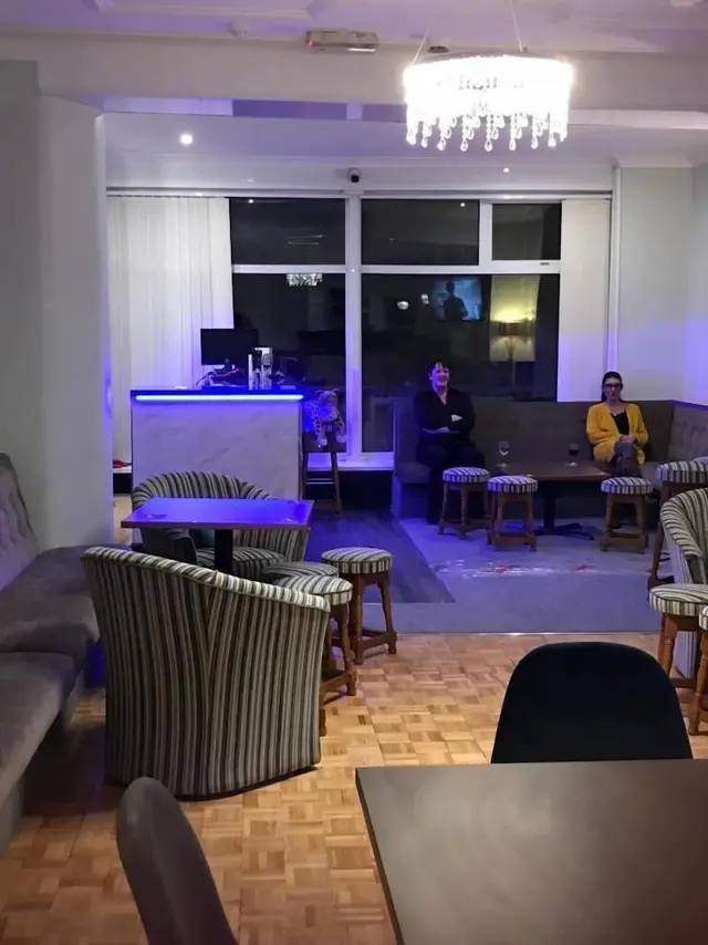 Hotel 242