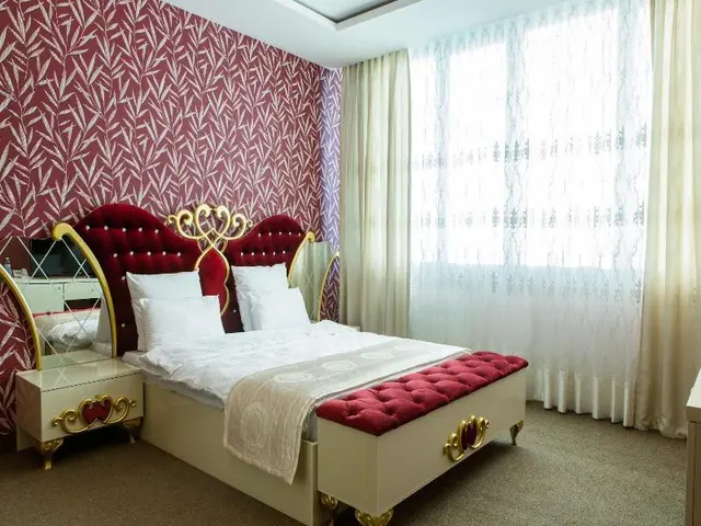 Raymond Hotel