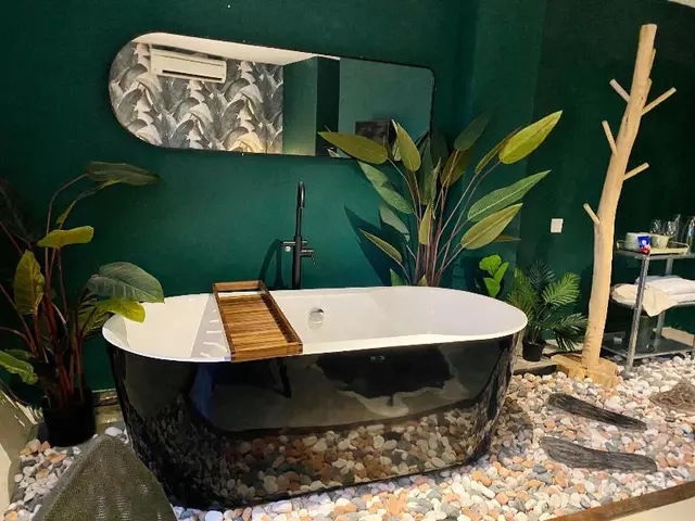 Very Hotel