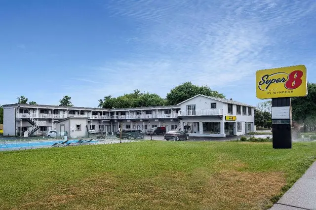 Super 8 by Wyndham Niagara Falls ON