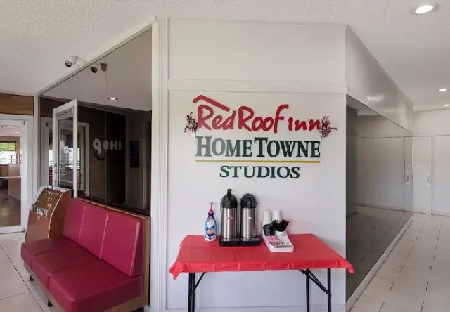 HomeTowne Studios Vero Beach - I-95