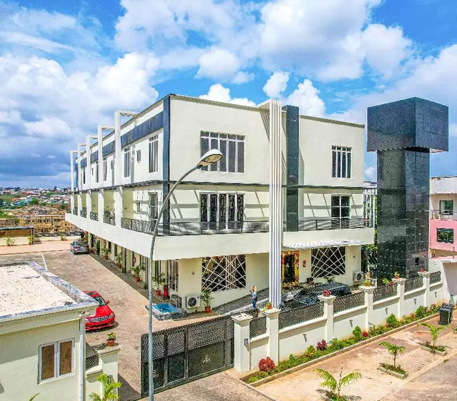 Aveon Hotel